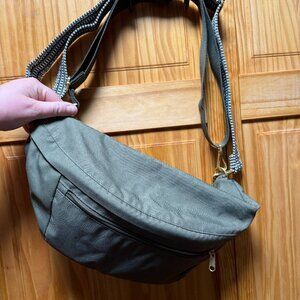 Canvelle Classic Fanny Pack - oversized in Olive with Extra Strap